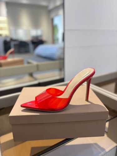 {半拖} 吉安维托 罗西 Gianvito rossi Eiko Stiletto，轻松移动。这款 Gianvito Rossi 拖鞋采用配有精致的胶片，可抚摸