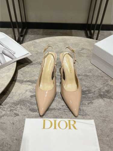 迪奥Dior 早春新款 尖头慕勒拖女拖鞋 明星同宽CD字母logo高跟凉鞋 市面顶级高端版本 材质：鞋面采用进口混种羊皮+水染羊皮内里 垫脚意大利真皮大底 跟高