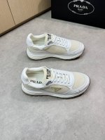prada 普拉达 -高端品质 原单休闲运动鞋 -鞋面：纳帕小牛皮、品牌高丝光镂空帆布、鞋身车缝品牌金属扣件、鞋舌注塑品牌Logo -内里：水染牛皮 -大底：超