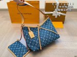 Lv Carryall牛仔托特包 简直是王炸好嘛 随性高级的风格再搭配上耐造实用的款式简直太绝了～ 老花的款式日常超级好搭配的 简单背着它就抄起范儿~ 尺寸29