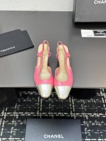 chane+L 经典Slingback 小香后空凉鞋 就像Coco香奈儿女士说的：流行稍纵即逝，但风格永存！这双后空鞋就是香家经典中的经典！双色搭配，简约精致，