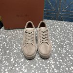 Loro Piana 系列休闲鞋推出 此系列以羊京皮为主，优雅低调奢华。时尚性与皮料实用性同样兼具依然全网最高品质。 ①鞋面：羊京皮 ②内里：羊皮 ③大底：原版