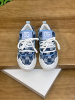 售 价: 商品商标：Dg 杜嘉班纳 低帮情侣款运动鞋 正码码数: 35-44 可订做45.46 商品材料：鞋面进口牛皮拼接原版布料，舒适毛巾内里，原版大底。