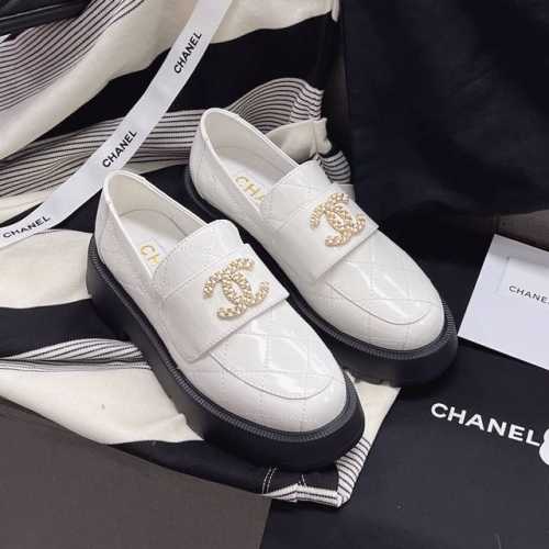 CHANEL最新款乐福鞋上线热卖！ 小香今秋最具人气的乐福鞋现货供应！ 咱家一比一原版开发，各种细节都是遵照原版定制打造，选材精细！ 面料：进口牛皮 内里：羊皮