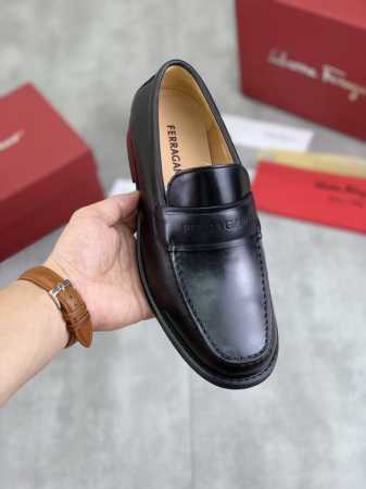工厂价 实价 水染牛里 Salvatore Ferragamo 菲拉格慕 男士最新款休闲商务皮鞋！专柜同步上市！面料采用专用进口原版小牛皮，内里采用进口水染牛皮 - 点击图像关闭