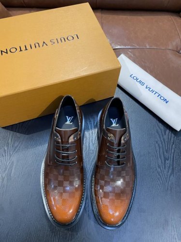 l家 Size:39-44 38.45定做 原单Lv官网男士休闲皮鞋，顶级原单复刻， -鞋面：牛皮工艺、纳帕牛皮、鞋身车缝品牌Logo -内里：牛皮，垫脚；水染