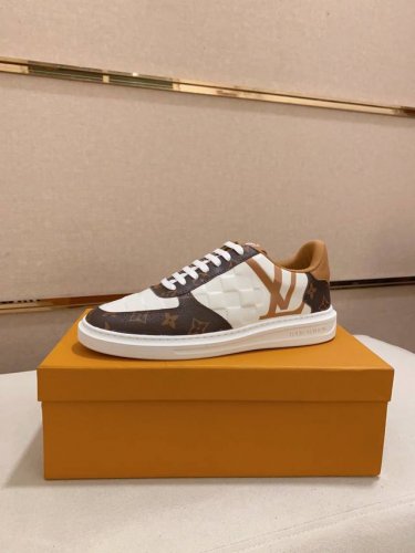 Louis Vuitton 路易威登 Lv 顶级新款专柜同步发售，鞋面意大利进口头层牛皮，全进口羊皮内里，完全1比1复刻，鞋底：原厂特供原版底，独家活动成型底超