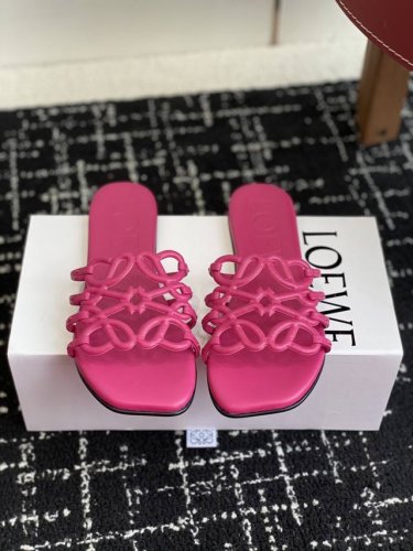 代购级 loewe 罗意威 25Ss 春夏新品 拖鞋 疯狂种草简约设计感觉更干净优雅 让你念念不忘 颜色也很耐看漂亮 上脚瞬间气质十足气场 简直无敌帅气有型 鞋