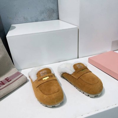 高品质出厂 ！顶级品质miumiu24ss秋冬新款金币包头羊羔毛拖穆勒半拖鞋！保暖舒适百搭！ 鞋面采用牛反绒 兔毛 内里垫脚羊毛 原版开模橡胶大底 码数:35-