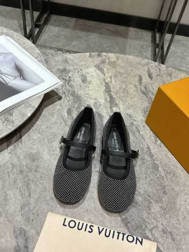 lv驴牌最新款满钻芭蕾舞鞋、专柜正品购入开发、五金扣设计极具品牌辨识度鞋面进口哑光牛皮、定制原版水钻、真皮大底、内里山羊皮、上脚非常舒适、码数35-39 40.