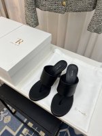 the Row平底拖鞋 夹脚人字拖 高跟拖鞋 上脚马上会惊艳到你的一款拖鞋Tr拖鞋闭眼入都不会后悔一切那么恰到好处 鞋面 定制进口小牛皮 内里 进口绵羊皮 鞋底