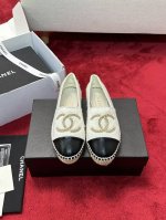 厂价 CHANEL专柜同步上新针织毛线 百搭、上脚大气 坚持版型与正品一致 面料：特殊针织羊毛毛线 柔软、保暖 内里： A级进口 绵羊皮内里、超柔软绵羊垫脚 大