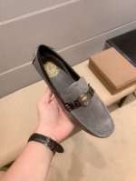 品牌范思哲，鞋面采用头层牛皮 灰色 羊里，原版进口耐磨橡胶底， 范思哲官网出品 精致优雅男士心备佳品，采用精湛的处理工艺。穿着舒适。精致简单鞋面尽显品牌低调优雅