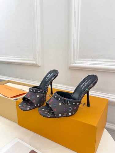 Lv 路易威登 25 2025 早春新款 顶级版本原版一致 专柜主打最新款 Lv X Tm 6Am 村上隆联名款小猫跟拖鞋 硬货上新 Bs代购级别！高级感十足！