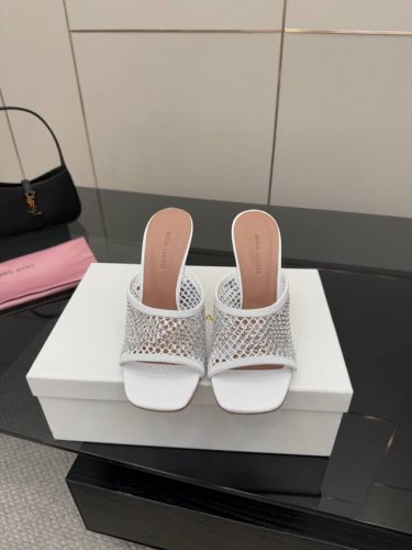 顶级版本 amina Muaddi 闪钻绝美高跟凉鞋 正品1:1 复刻 顶级品质 购买原版 开发 太阳花水钻扣 开模定制 历尽2个月才出来效果 am今年新品 高