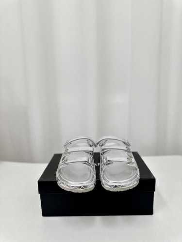 高品质出 Chane＊小香25Ss夏季新款厚底菱格三杆拖鞋~上脚非常Yyds，真的很炸！顶级品质. 扣子原版开发！上脚非常好看！ 面料 进口小羊皮 内里 垫脚