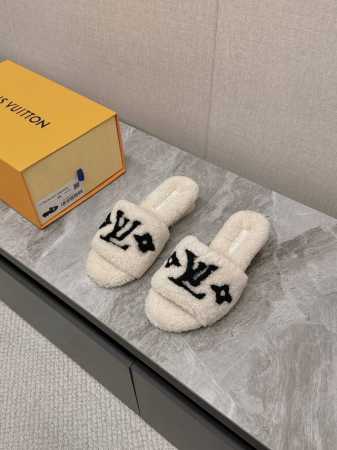 Louis Vuitton 路易威登女士懒人厚底毛拖舒适和百搭性霸屏时尚圈！网红必备款！各路明星博主争先入坑！秀恩爱首选！原版1:1套楦复刻！细节调整完美主义！ - 点击图像关闭