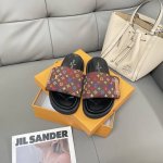 橙子出厂价p louis Vuitton 路易威登 Lv新配色 休闲魔术贴拖鞋 平底凉拖 情侣款 专柜同步更新 鞋面采用独一无二的驴家独特面料 面料轻盈透气 超