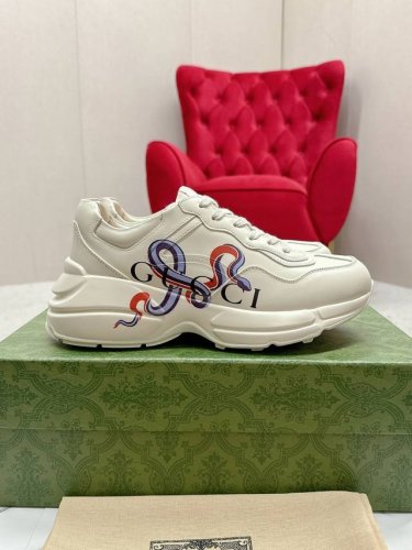 女款 男款 Gucci顶级版本情侣款老爹鞋系列上新！ GG情侣款老爹鞋，近几年一直火爆；新色更新不断；又更新了新颜色，我们家与专柜同步上新，这款经典款老爹鞋，明