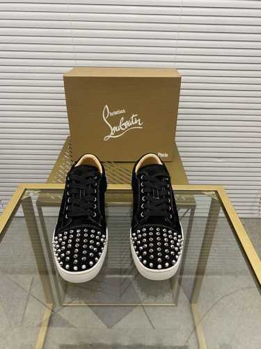 定做款 出厂价 。Christian Louboutin Cl红底鞋 专柜系列，情侣休闲板鞋 独家热款发布活动乳胶垫脚成品大底车线女35-40#男38#-46,