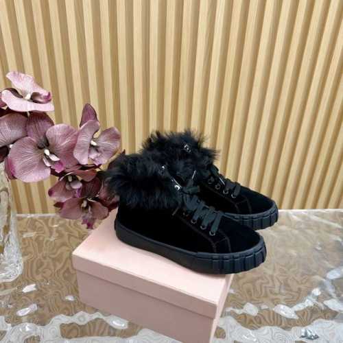 顶级版本Miu Miu 缪缪秋冬新品休闲毛毛鞋 高帮鞋雪地靴靴 一定会是今年秋利用率最高的靴子 整体鞋型很好看 质感一绝 版型很好看 上脚超舒服 秋冬必备单品！