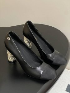 25p小香Chanel春夏新款珍珠钻跟单鞋金属高跟鞋 这一季的网纱蕾丝美得让人窒息！朦胧看不清，不管是衣服还是裙子穿在女人身上，若隐若现的小性感，很梦幻很浪漫，