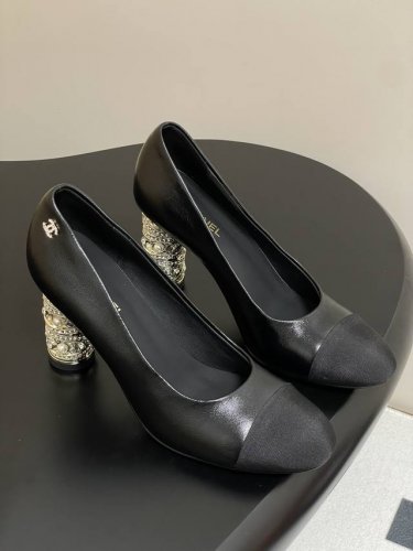 25p小香Chanel春夏新款珍珠钻跟单鞋金属高跟鞋 这一季的网纱蕾丝美得让人窒息！朦胧看不清，不管是衣服还是裙子穿在女人身上，若隐若现的小性感，很梦幻很浪漫，