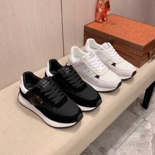 新款: 厂价: 阿玛尼armani* 最新爆款休闲鞋，顶端品牌奢侈～代购，顶级～质量。鞋面選用进口透气牛皮搭配材质透气羊皮垫脚 精细做工。原版个性时尚柔软橡膠耐
