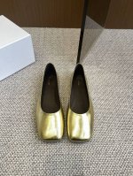 360The Row 小众潮牌 25Ss早春新款 芭蕾舞鞋 单鞋 超级柔软舒适 春天的第一双奶奶鞋非它莫属 金灿灿的美丽需要立马分享 超级软糯的皮子 软底的超级