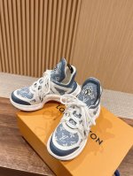 橙子出厂价p louis Vuitton 路易威登 Lv新配色 休闲老爹鞋 弓形运动鞋 不断的新品系列加入了更多配色细节 少女心爆棚 尽显青春活力 日常穿搭超级