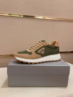 工厂价 高版本 新款prada 普拉达 高帮专柜同步上市， 新款男鞋、面料精选发防水科技布。头层牛皮内里 牛皮垫脚。原版开模防滑橡胶大底，精美线条、简约大气，上