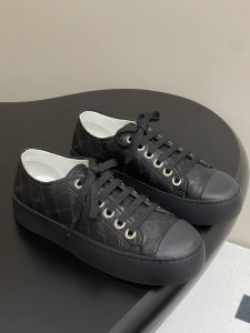 顶级品质 小香 Chanel25p 最新火爆款大头鞋 系带饼干鞋休闲鞋运动鞋 这款经典设计 鞋面多种工艺电绣的风格 大底却时尚运动 不平凡的拥入了多种配色元素