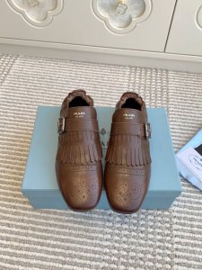 批拖鞋 乐福 Prad* 25ss 普拉达走秀款皮带扣 复古流苏穆勒半拖 乐福鞋爆款！走秀款 复古感时髦满满 随意百搭 时尚休闲 独到味道，人人都爱也轻松驾驭