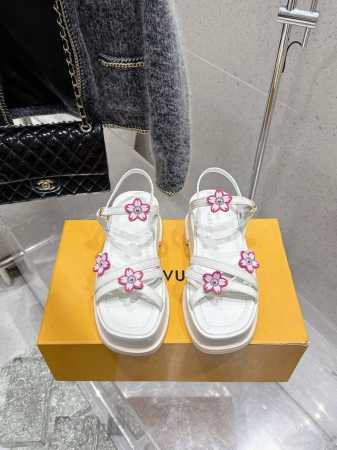 顶级版本 Louis Vuiteeon Lv Maya Flatform 凉鞋防水台厚底凉鞋樱花凉鞋 鞋面：牛皮 丹宁牛仔布 内里垫脚：羊皮 鞋底：原版开模橡胶 - 点击图像关闭