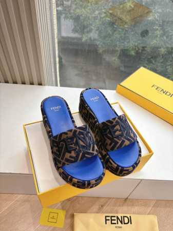 所见即所得G187顶级版本Fendi 芬迪毛拖走秀主推系列，新品上线，芬具桌脚设计灵感改创于今年秀场的主推系列鞋履 当季新品拖鞋，众所周知，鞋子永远设计为高级感 - 点击图像关闭