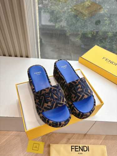 所见即所得G187顶级版本Fendi 芬迪毛拖走秀主推系列，新品上线，芬具桌脚设计灵感改创于今年秀场的主推系列鞋履 当季新品拖鞋，众所周知，鞋子永远设计为高级感