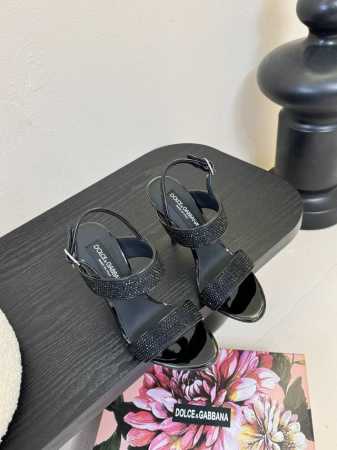 d&G古典与现代碰撞出的意式浪漫美学 杜嘉班纳 Dolce & Gabbana 线条 版型 看得到的高级感 非市场通货比 dg杜嘉班纳秀场直击 同步更新 杜嘉班 - 点击图像关闭