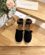 布面 Chloe 蔻依 顶级代购货，最高版本，渔夫鞋 专柜 早春 新款 Chloe帆布字母渔夫鞋系列， 爆款单鞋，上脚很美。 购入正品原版Build。 正品级顶