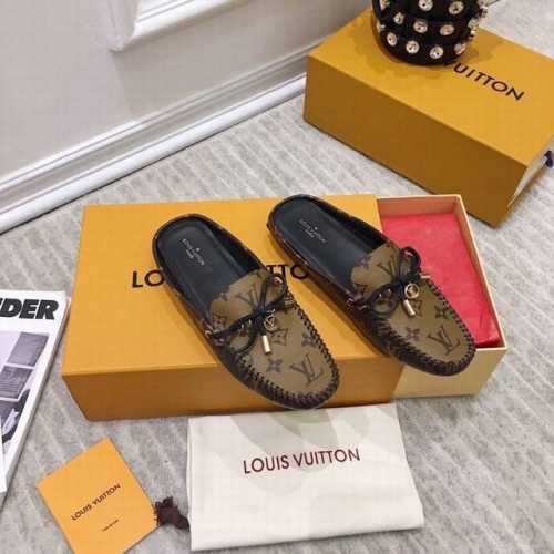 LV 路易威登 顶级版本经典休闲百搭的一款，质感满满上脚舒适感爆棚，简约中性时髦气息，上脚随性大气！ t 鞋面：特定老花 内里: 进口全牛皮 大底：原版开模豆豆