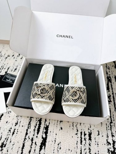 Chanel香奈儿2025夏季新款拖鞋来啦 每年必入的经典款 这次的设计更显高级感 细节满分 所有材质都按照原版1:1定制 专柜同款品质 懂的都懂 万能百搭神器