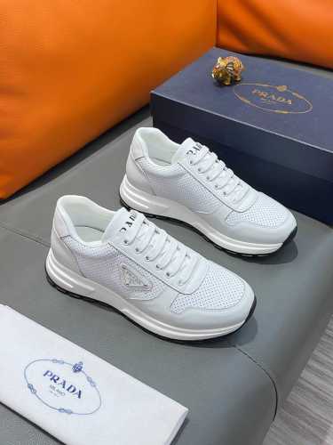 商品名称：Prada 普拉达 正规码数: 38-44 休闲鞋 商品材料：精选 牛皮鞋面，柔软羊皮垫脚，原厂特供大底。