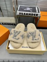 出厂 Lv 新款水钻羊毛拖 高品质闭眼入！采用进口皮毛一体羊羔毛 施华洛世奇水钻扣 原版高密度发泡底 Size:35-41