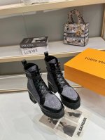 lv 路易威登 厚底鞋 專檀新款新色，[ 腰不断帮 欢迎对比，品牌专用进口老花面料 。完美设计 ，打造最美 单品。◆代购级别！高级感十足！国内外博主刷爆的一款，