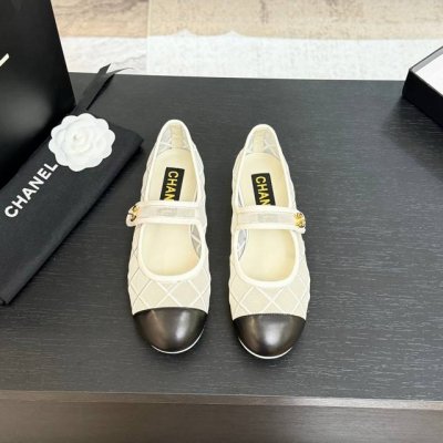 代购级 chanel小香 25Ss 春夏鞋头 电绣点缀 芭蕾舞鞋 宛如女神脖子上的项链 上脚包裹性非常好 上脚跟显瘦 真的是超级精致 复古的玛丽珍太对味了 个人