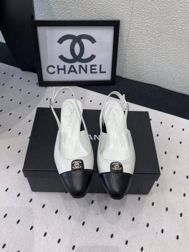 Chanel新款早春凉鞋 高版本出货 永不褪去的经典元素 与众不同穿搭风格 夏季必入款 进口羊皮鞋面 羊皮内里垫脚 意大利真皮大底 Size: 35-39 40