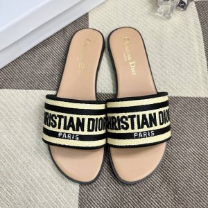 橙子出厂价 Dior 迪奥春夏新款 刺绣字母平底拖鞋 一字带拖鞋 沙滩凉拖 码数：35-42