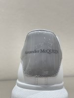 专柜新款 春夏火山灰漆皮风 羊里 女款 男款 顶级高端版本Alexander Mcqueen 亚历山大麦昆 Ss 新款 阔型运动鞋小白鞋休闲鞋新色 后尾巴真的是
