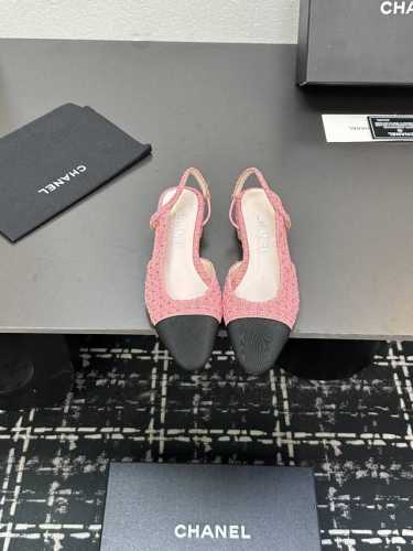 chane+L 经典Slingback 小香后空凉鞋 就像Coco香奈儿女士说的：流行稍纵即逝，但风格永存！这双后空鞋就是香家经典中的经典！双色搭配，简约精致，