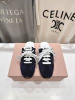 顶级出厂 布面 Miumiu 缪缪2025Ss早春新品轻便半拖球鞋德训鞋休闲鞋，缪缪大秀上爆出的这双球鞋 后全球各大代购官网火爆上市. 简单很随意不羁又能体现单