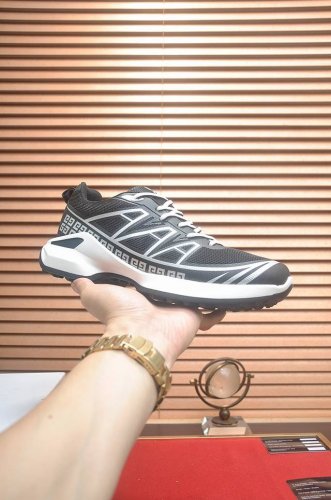 出厂价p Givenchy.纪梵希 专柜同步发售鞋面 意大利进口品牌Logo印花布匹 尽显奢华 透气猪皮内里加上双层组合 脚感舒适 鞋底 原厂特供气垫大底 轻便